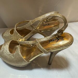 FIONI Clothing Shimmering Gold Heels